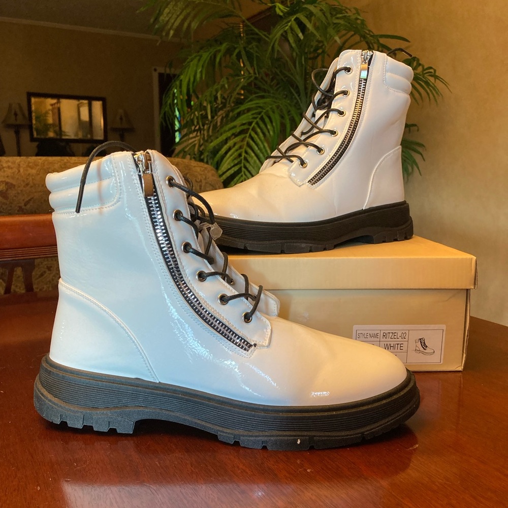 YOKI white boot with zipper side size 11 NEW